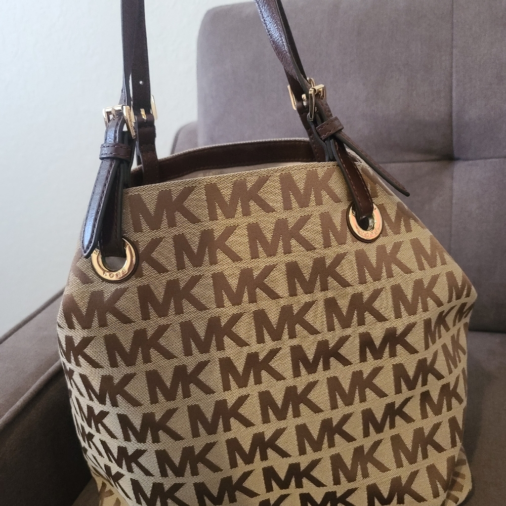 Michael Kors Purse - Picture 1 of 1